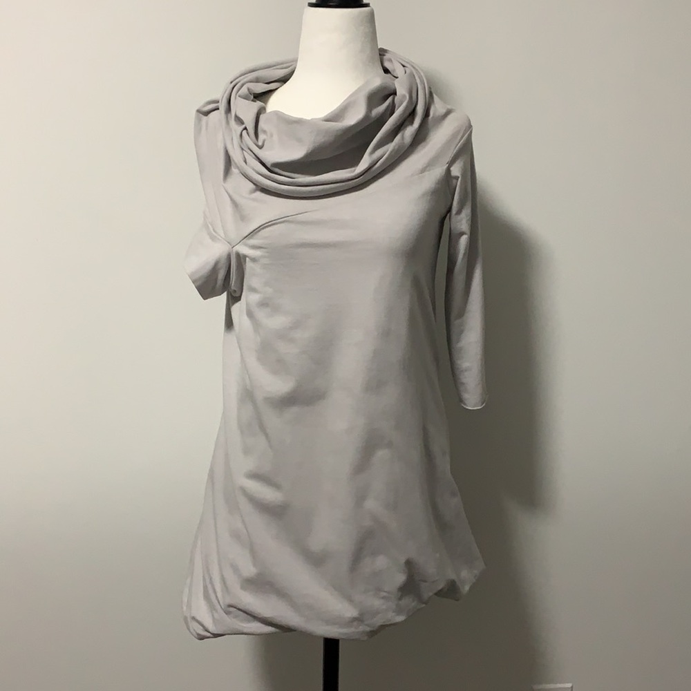 D-ROSS Asymmetric Cowl Neck Balloon Hem Top